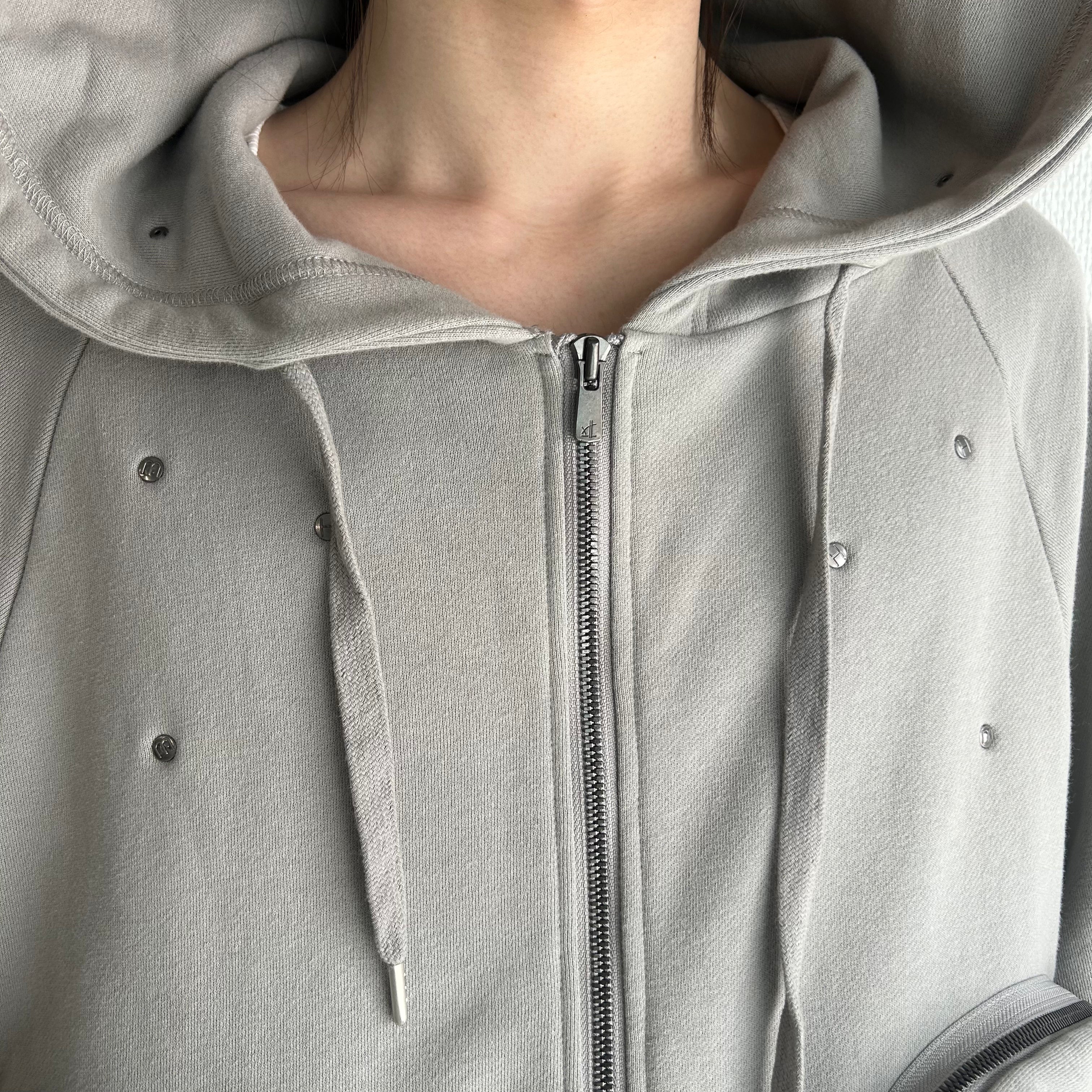 meriHari metal tag sweat parka gray