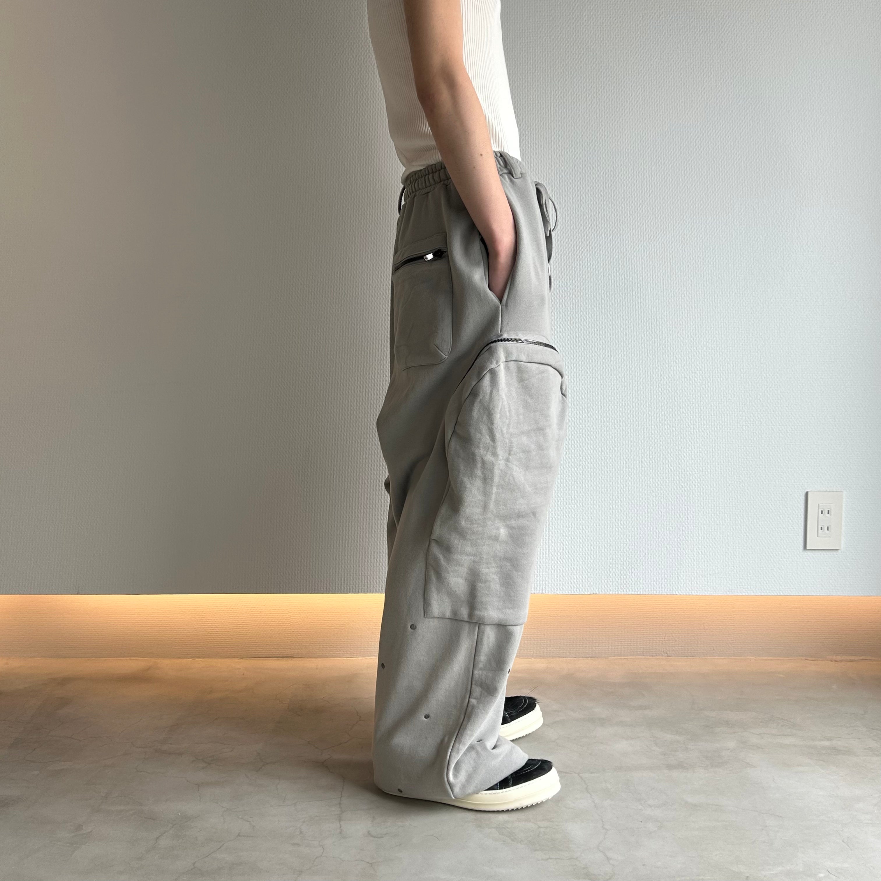 meriHari metal tag sweat pants gray