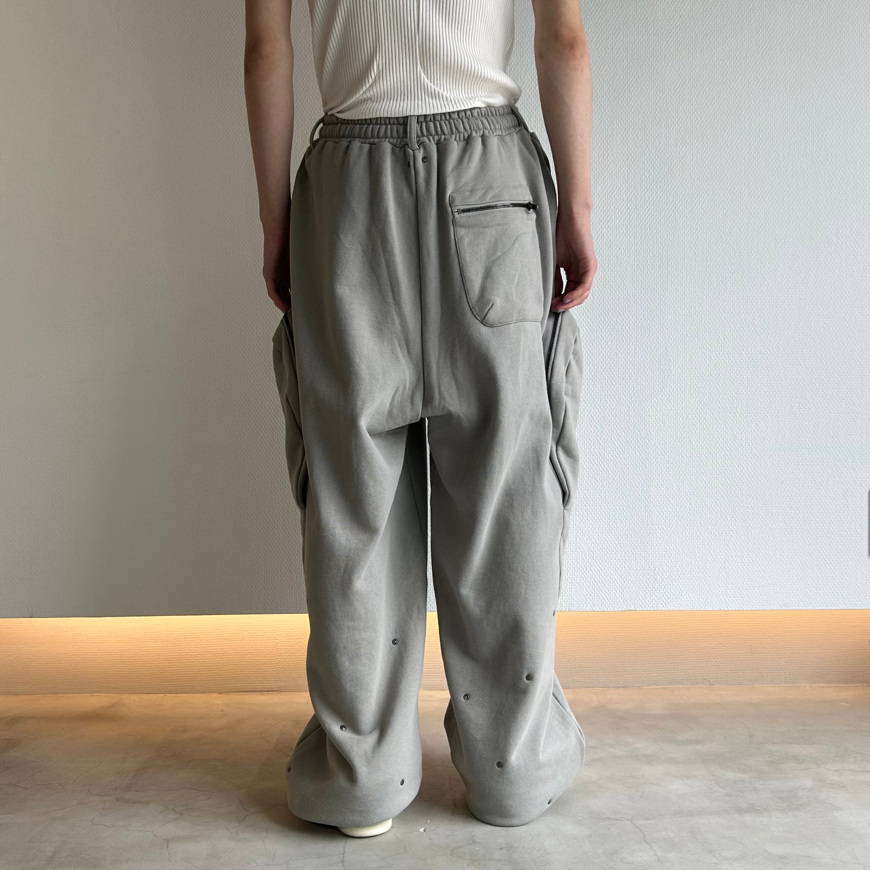 meriHari metal tag sweat pants gray