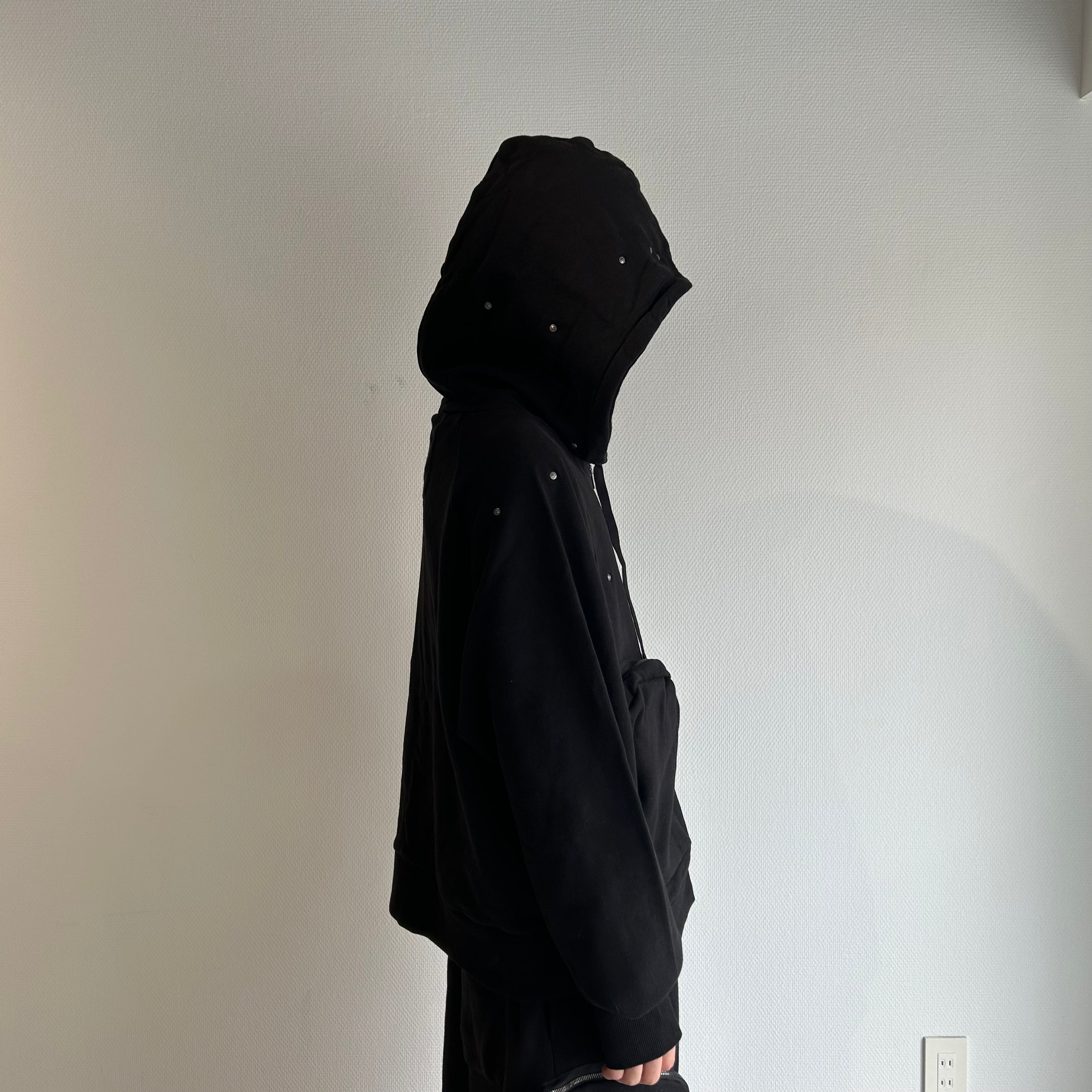 meriHari metal tag sweat parka black