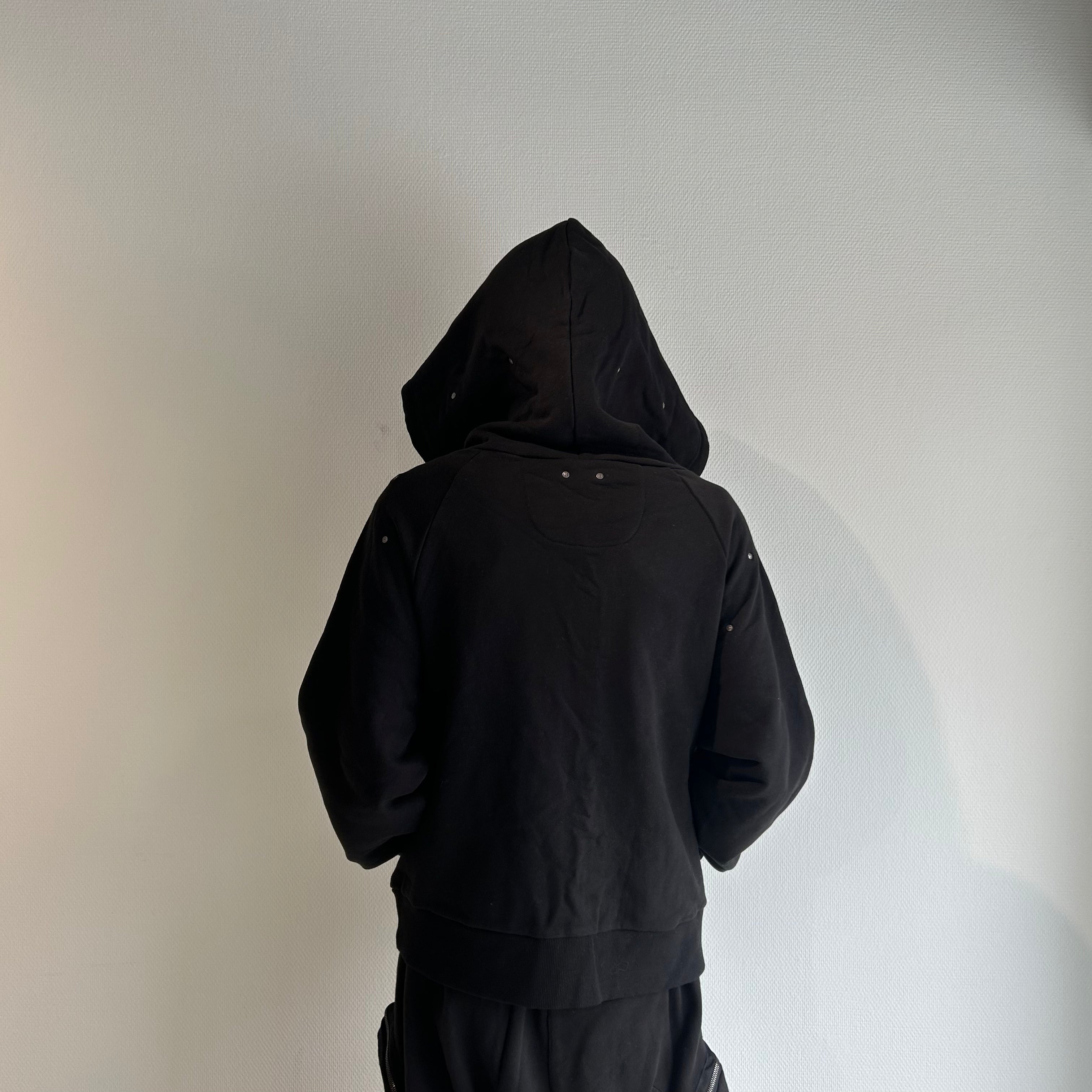 meriHari metal tag sweat parka black