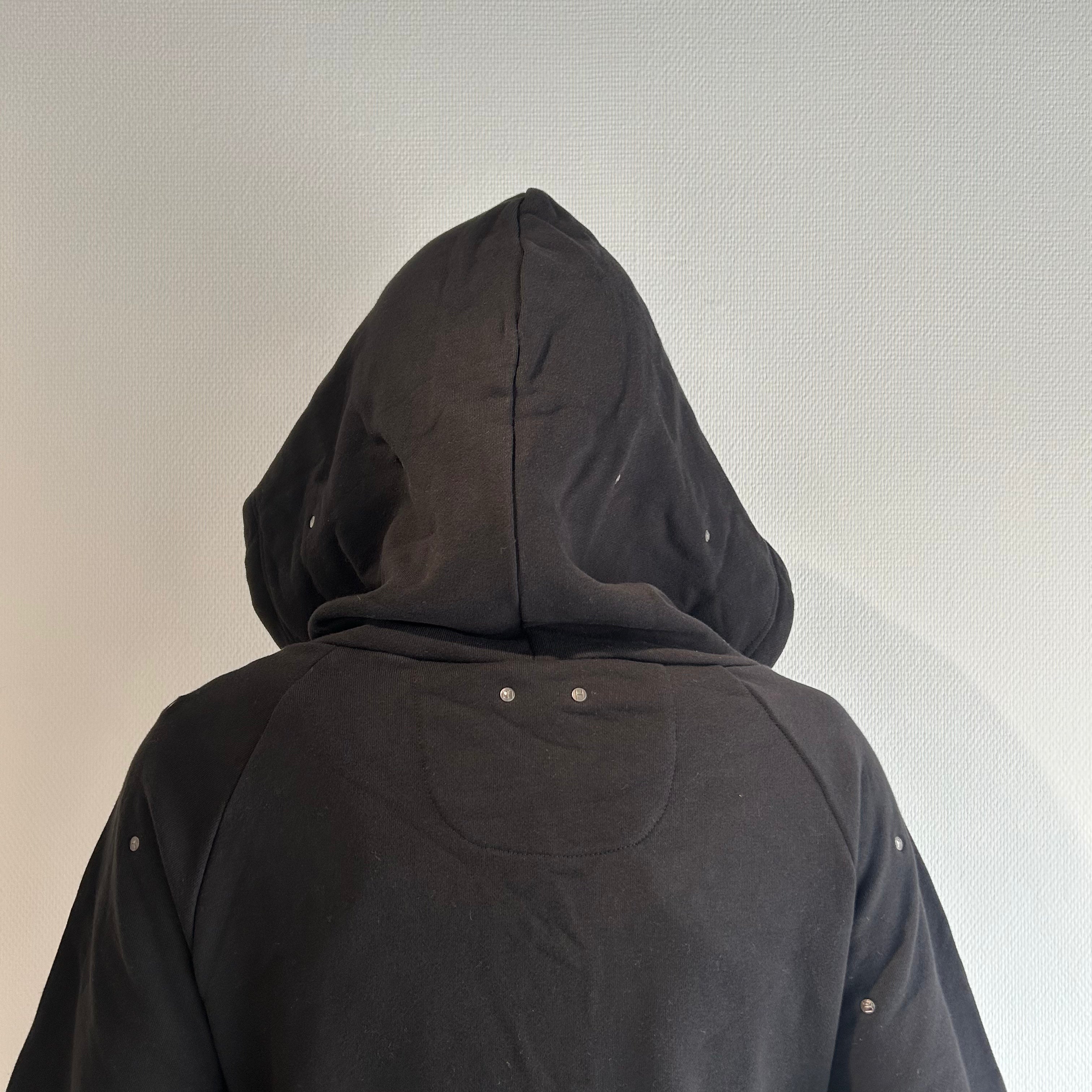 meriHari metal tag sweat parka black