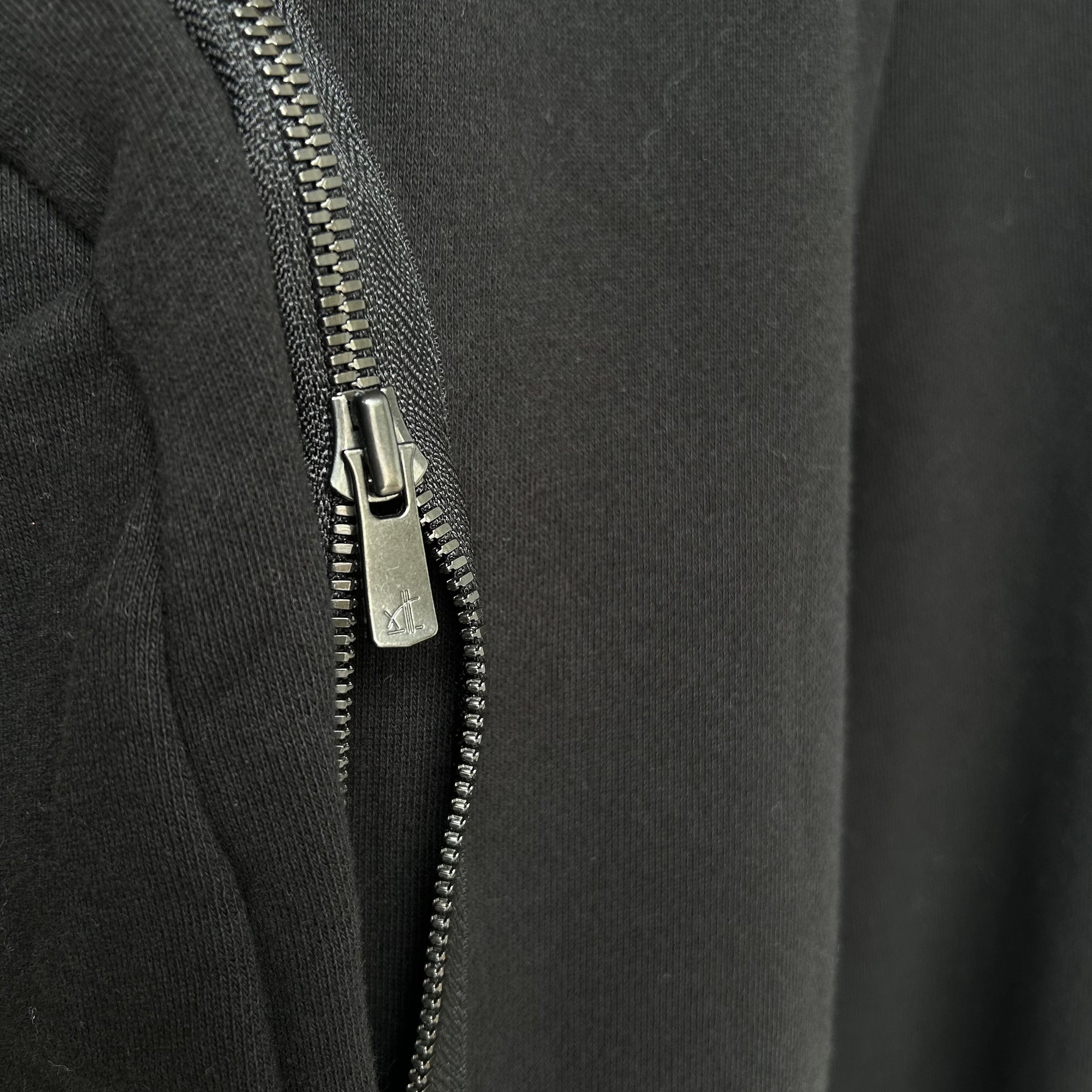 meriHari metal tag sweat pants black
