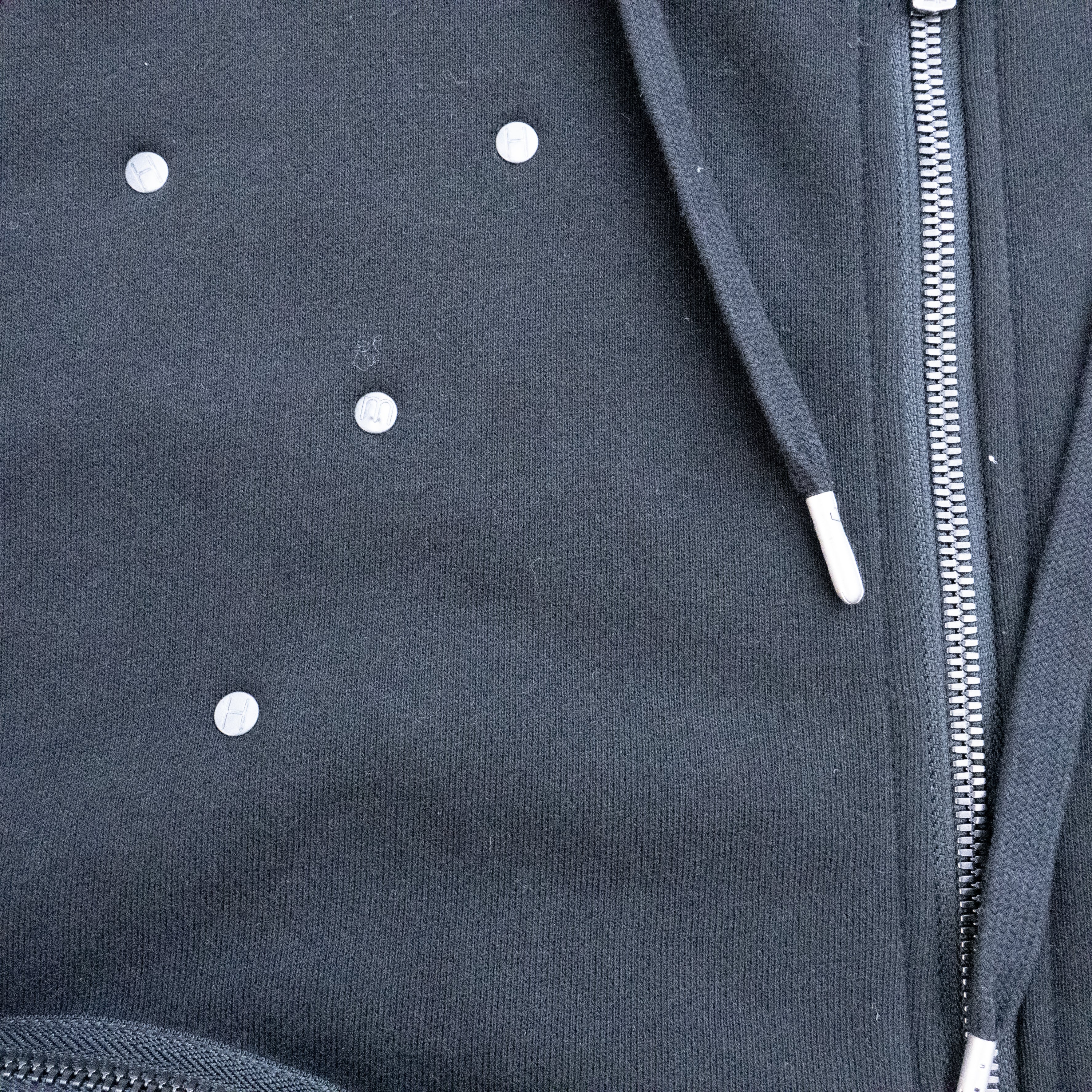 meriHari metal tag sweat parka black